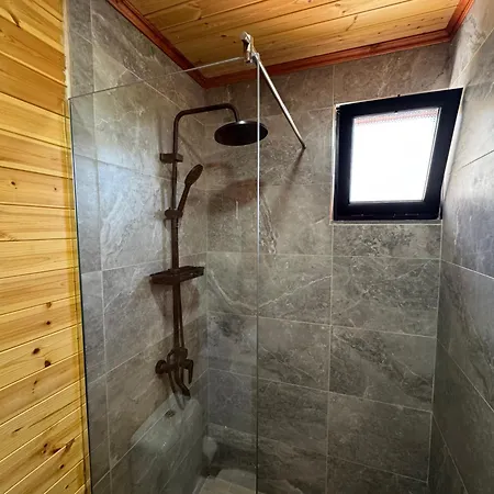 The Pool Pushi Park Vakantiehuis Ksamil