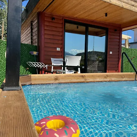 The Pool Pushi Park Vakantiehuis