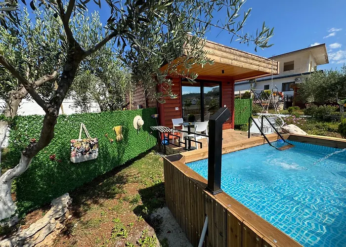 度假居 The Pool Pushi Park