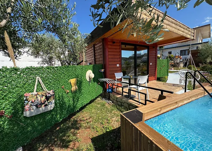 度假居 The Pool Pushi Park