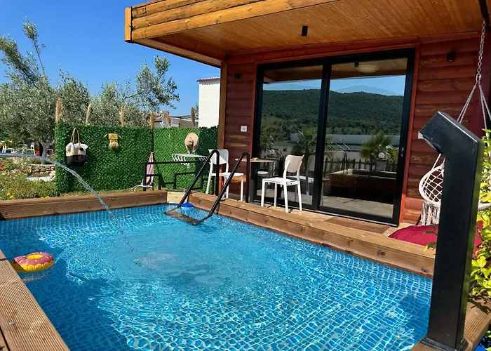 度假居 The Pool Pushi Park