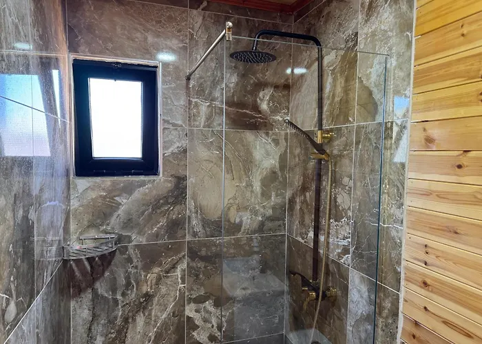 The Pool Pushi Park 卡萨米尔